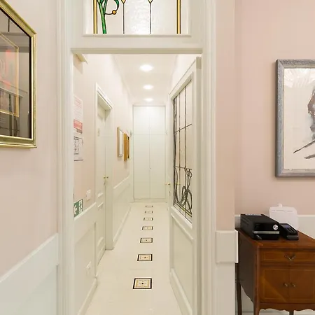 Queen Meg ゲストハウス ローマ