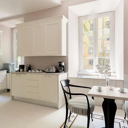 Queen Meg ゲストハウス 4*